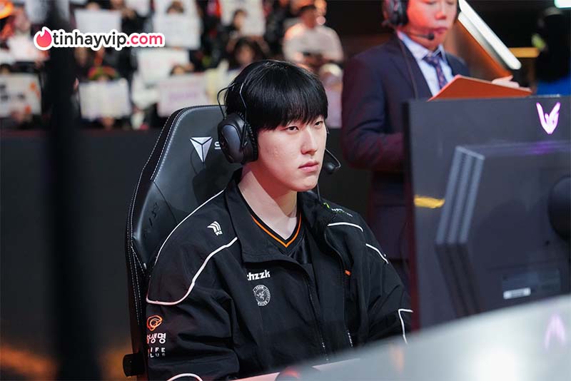 HLE rơi tự do trên BXH: Khi đứng yên cũng là một bất lợi