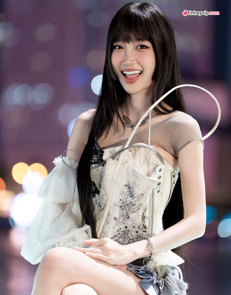 Em xinh Juky San lên tiếng sau hành động gây tranh cãi ở Giếng Tiên