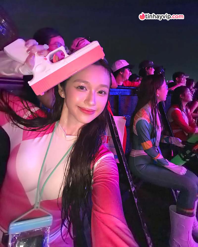 Karty Chang 2k1 gây sốt với bộ ảnh nữ thần biển đầy sexy