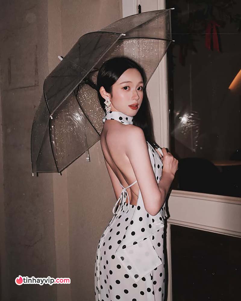 Karty Chang 2k1 gây sốt với bộ ảnh nữ thần biển đầy sexy