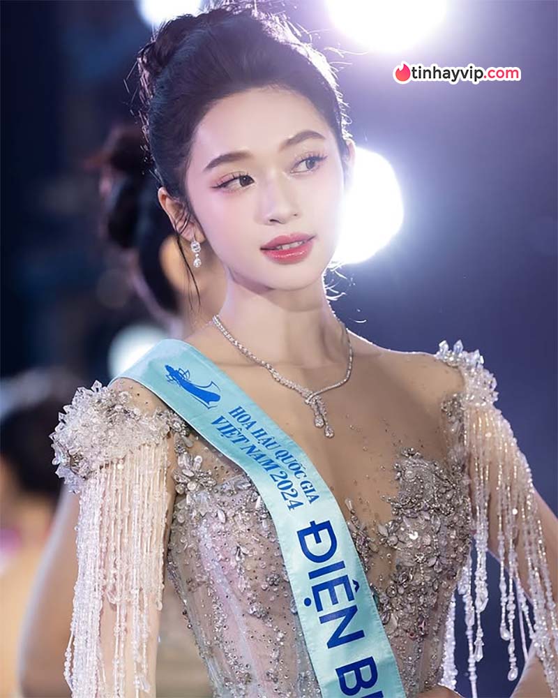 Karty Chang 2k1 gây sốt với bộ ảnh nữ thần biển đầy sexy