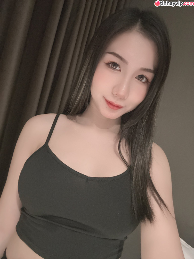 Nữ thần AV Liang Mi dựng lều ghi hình giữa phố khiến CĐM dậy sóng