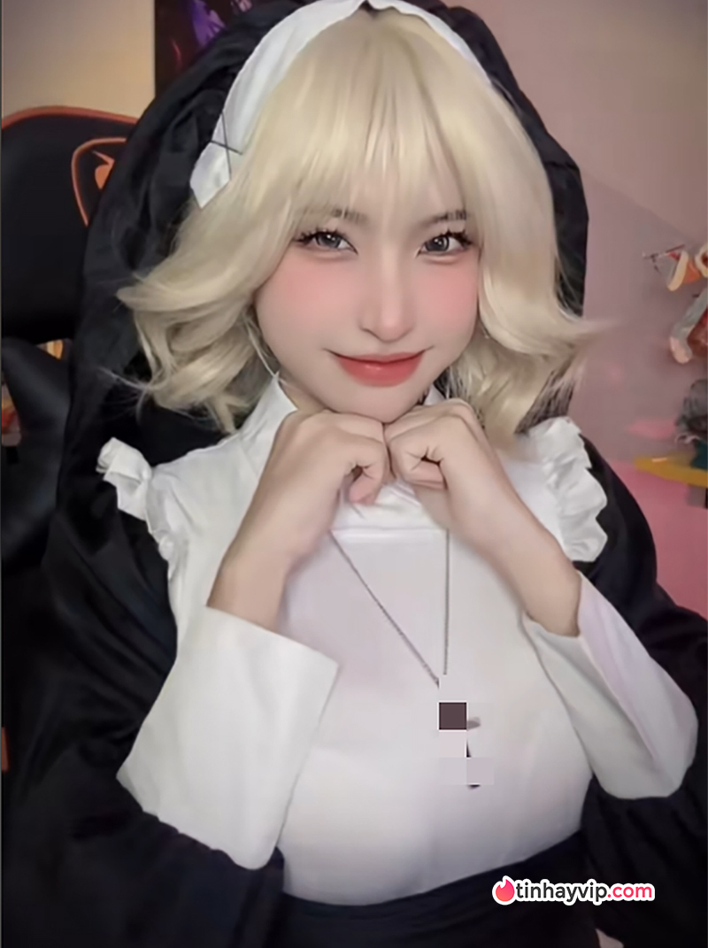 Lily Phan khoe trọn đường cong và nhan sắc thăng hạng