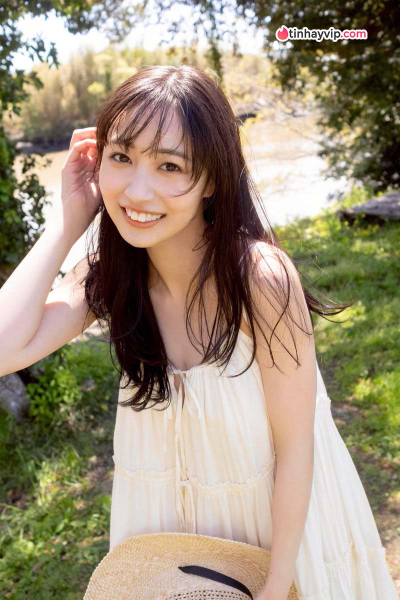 Aoi Mizobata lần đầu khoe trọn đường cong trong ấn phẩm mới