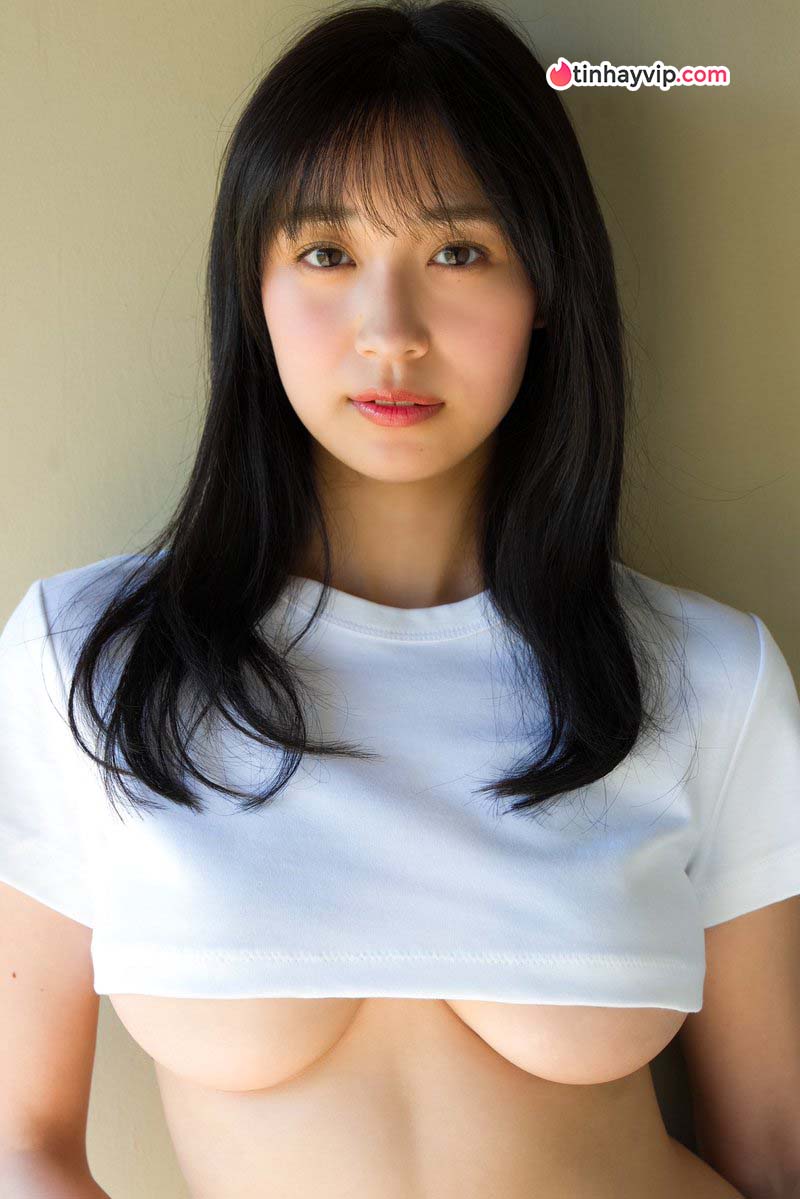 Aoi Mizobata lần đầu khoe trọn đường cong trong ấn phẩm mới