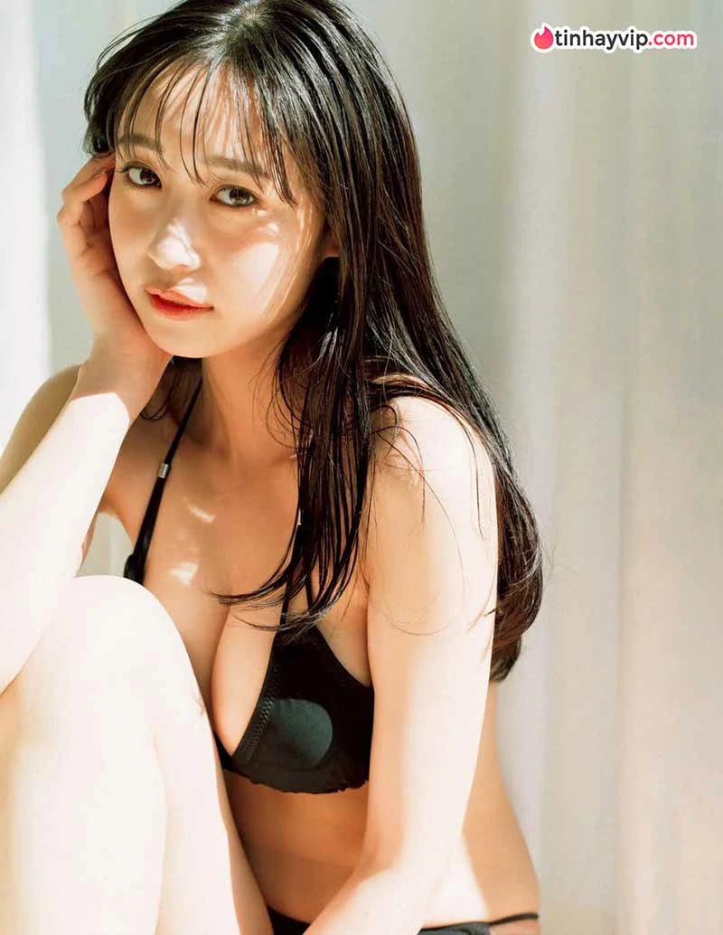 Aoi Mizobata lần đầu khoe trọn đường cong trong ấn phẩm mới