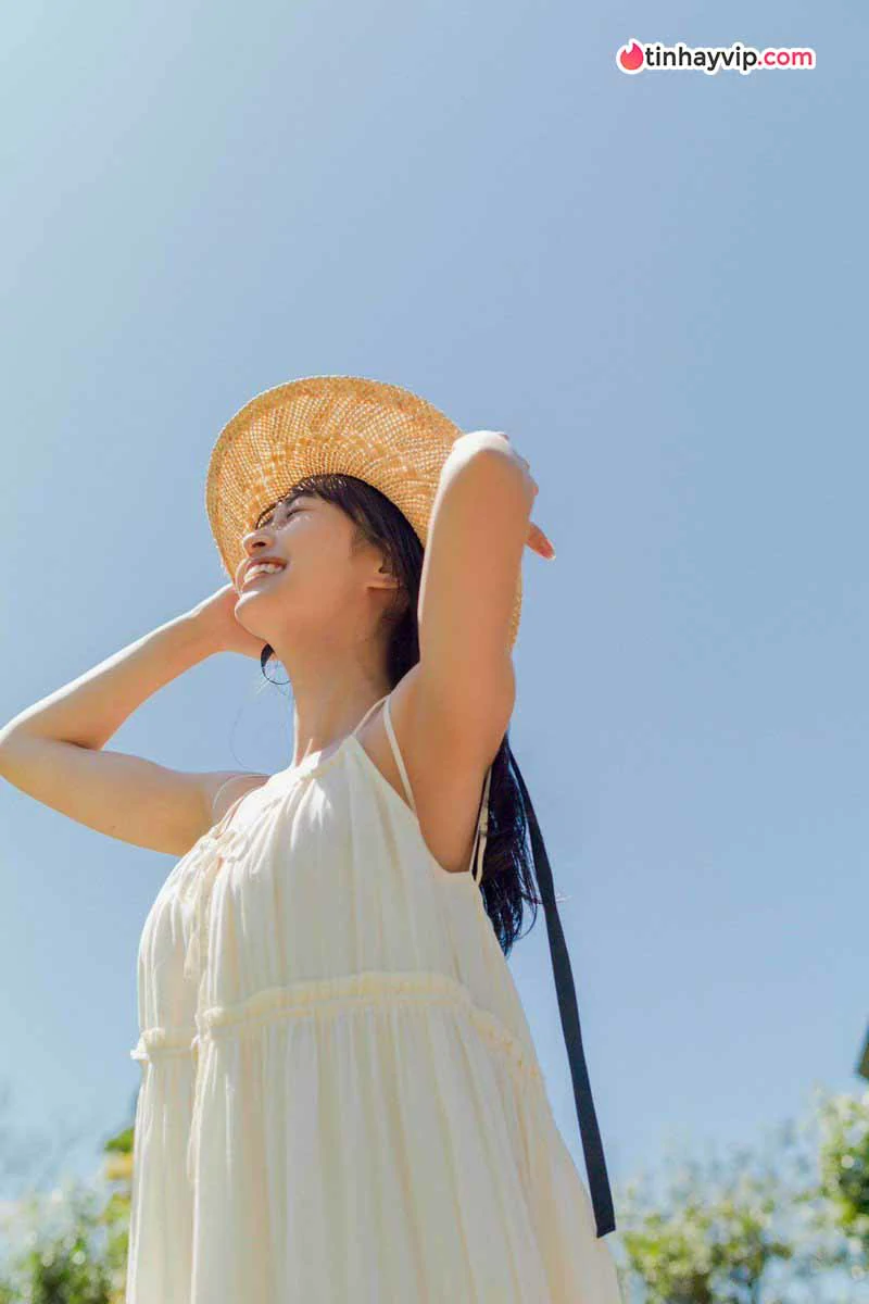 Aoi Mizobata lần đầu khoe trọn đường cong trong ấn phẩm mới