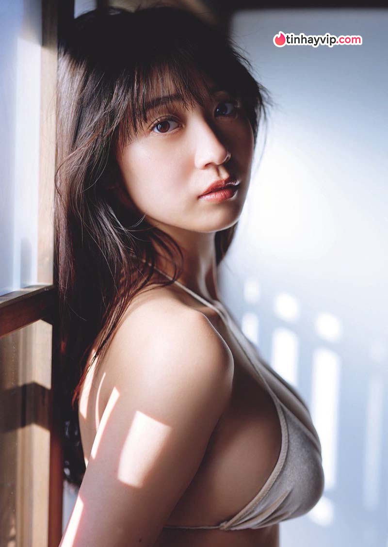 Aoi Mizobata lần đầu khoe trọn đường cong trong ấn phẩm mới