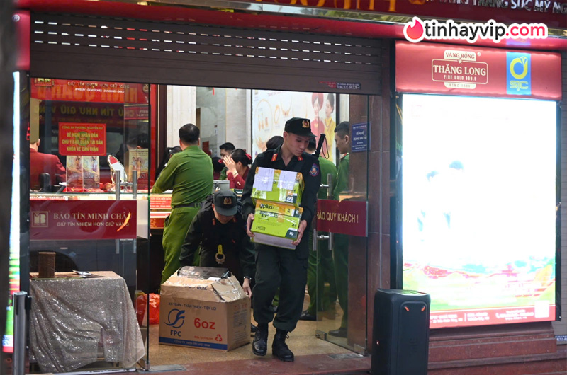 Bảo Tín Minh Châu: Khởi tố ông Vũ Minh Châu, hé lộ chênh lệch doanh thu 9.700 tỷ đồng Bảo Tín Minh Châu: Khởi tố ông Vũ Minh Châu, hé lộ chênh lệch doanh thu 9.700 tỷ đồng