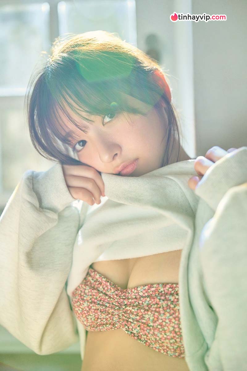 Ichinose Runa khoe đường cong tuyệt mỹ trong bộ bikini trên tạp chí mới Ichinose Runa khoe đường cong trên bìa tạp chí mới nhất