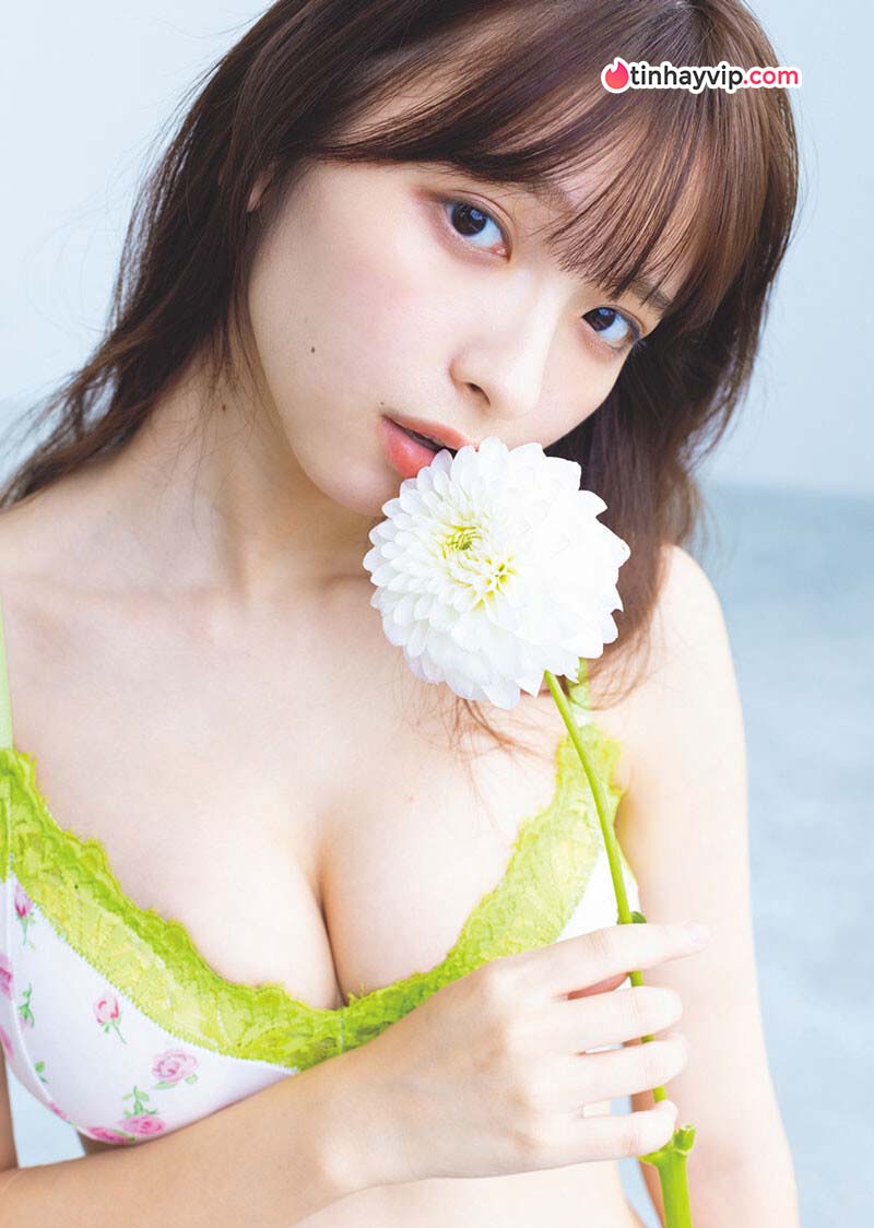 Ichinose Runa khoe đường cong tuyệt mỹ trong bộ bikini trên tạp chí mới Ichinose Runa khoe đường cong trên bìa tạp chí mới nhất