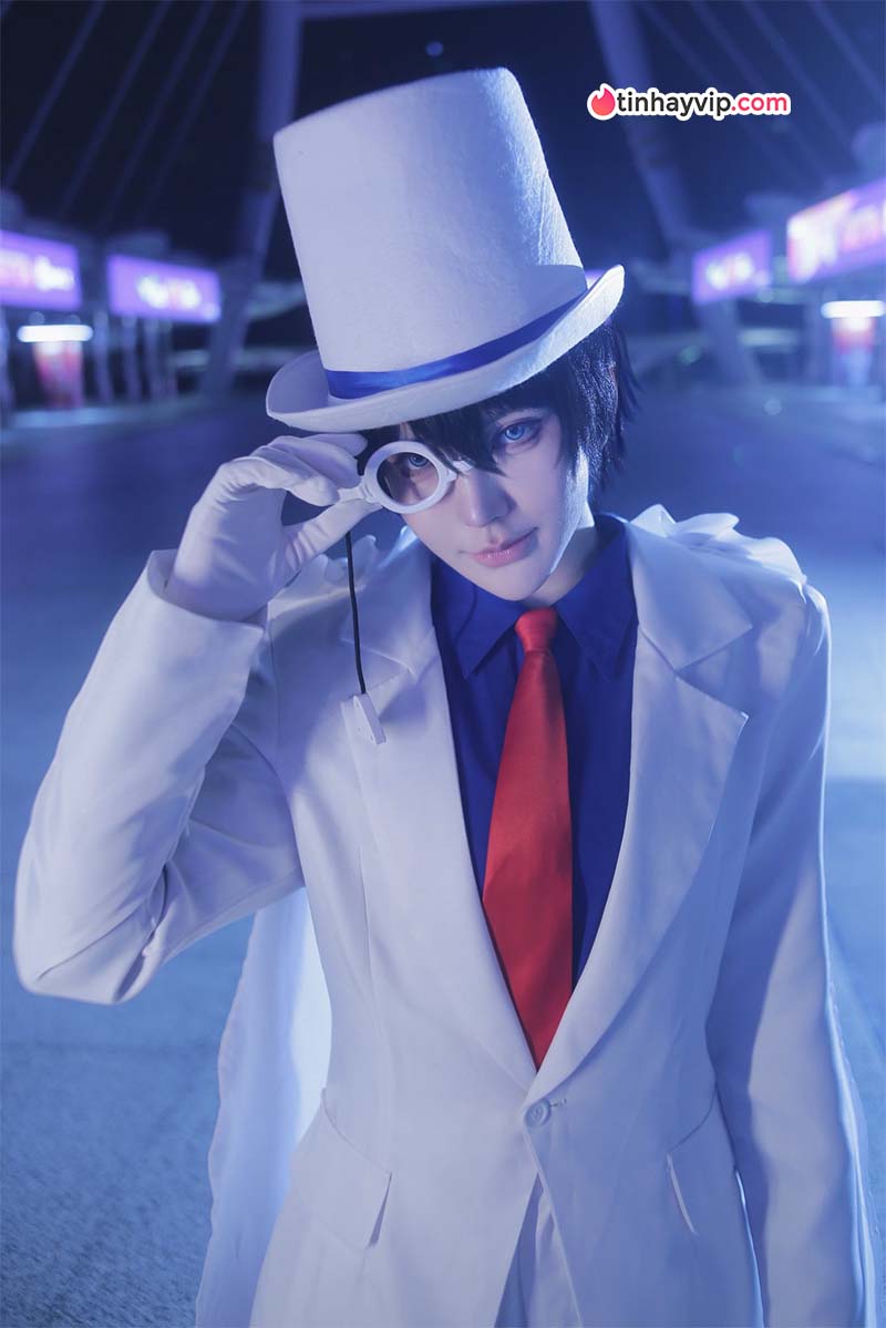 Lapis Lazuli trong concept cưỡi ngựa bên bờ biển