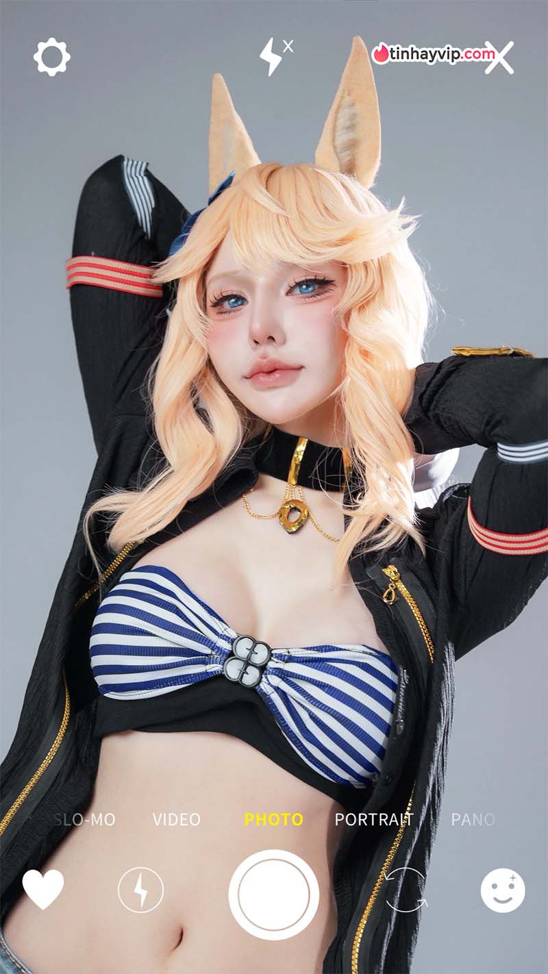 Lapis Lazuli trong concept cưỡi ngựa bên bờ biển