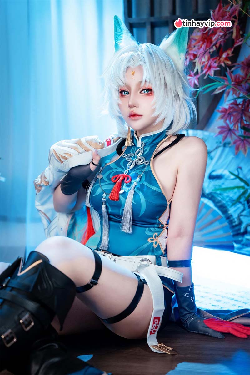 Lapis Lazuli trong concept cưỡi ngựa bên bờ biển