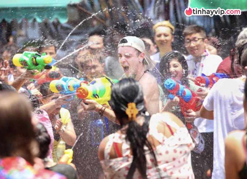 Lễ hội té nước Songkran ghi nhận 154 người tử vong trong 4 ngày đầu kỳ nghỉ tại Thái Lan