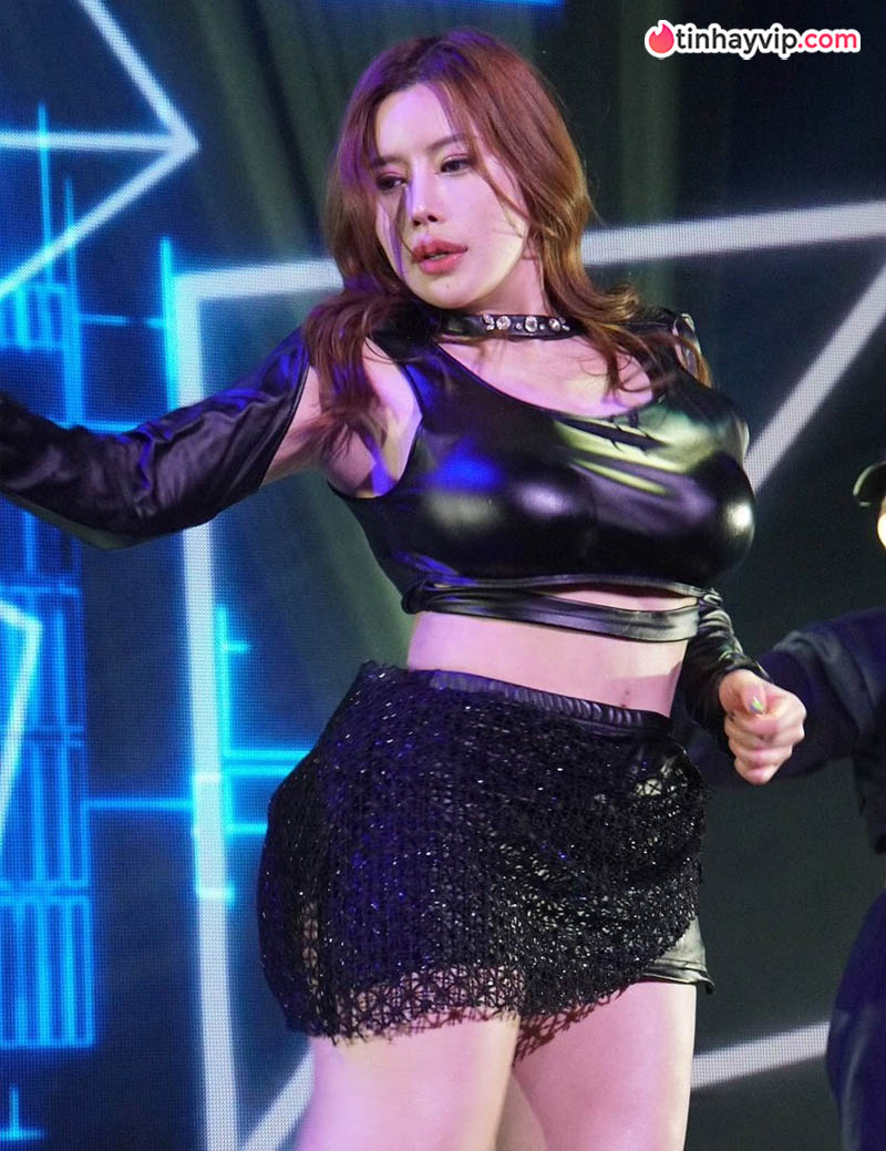 Mang thai vẫn không bỏ nghề, Maria Nagai xác lập kỷ lục doanh thu không tưởng