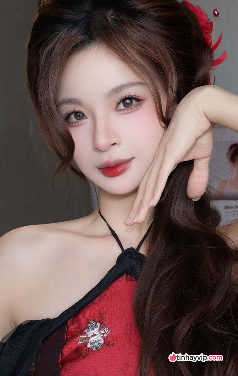 Mèo 2k4 gây ấn tượng với diện mạo nữ thần đầy lôi cuốn