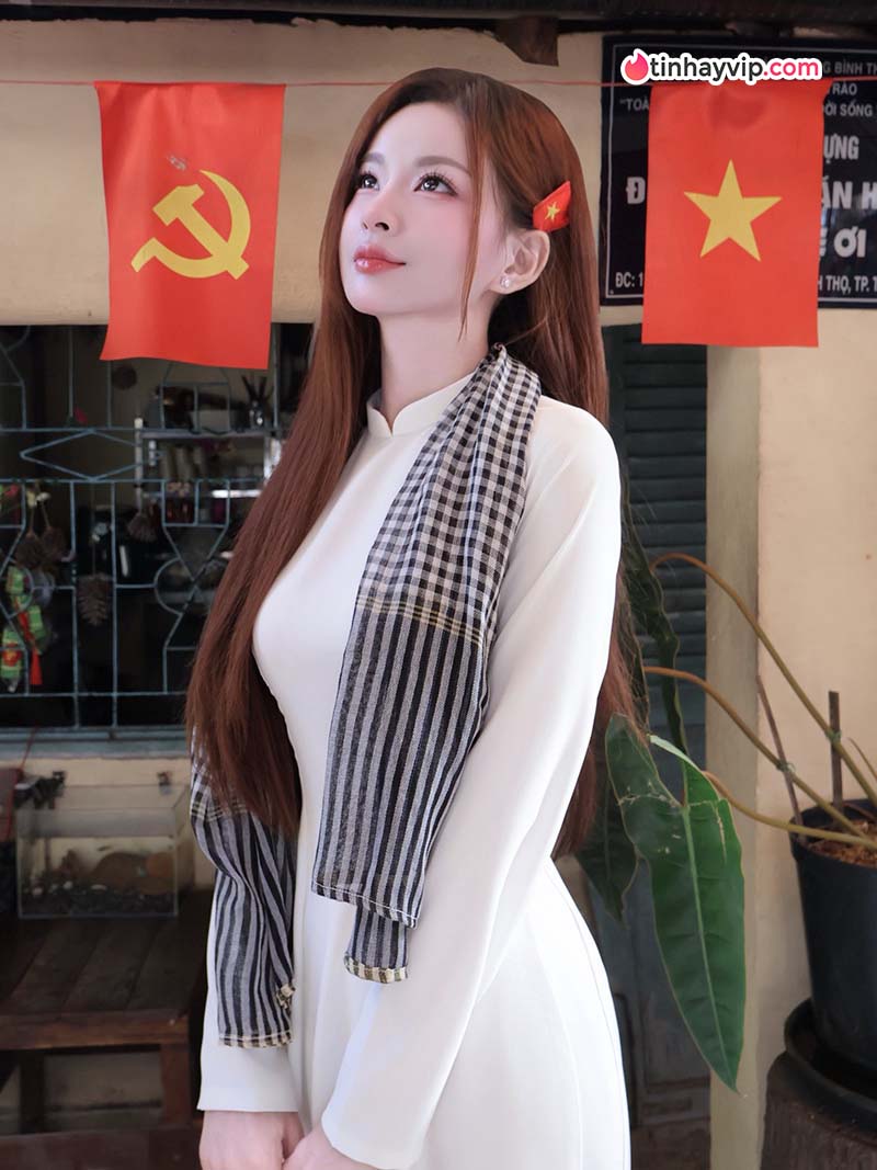 Mèo 2k4 gây ấn tượng với diện mạo nữ thần đầy lôi cuốn
