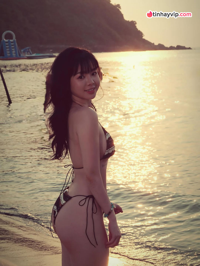 Giang Shana - Hot girl Instagram sở hữu vẻ đẹp kẹo ngọt cùng đường cong cuốn hút