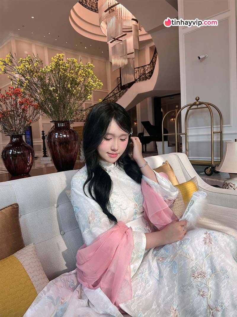 Rời xa nét đẹp táo bạo, Julia Ha khoe nét đẹp thanh tú