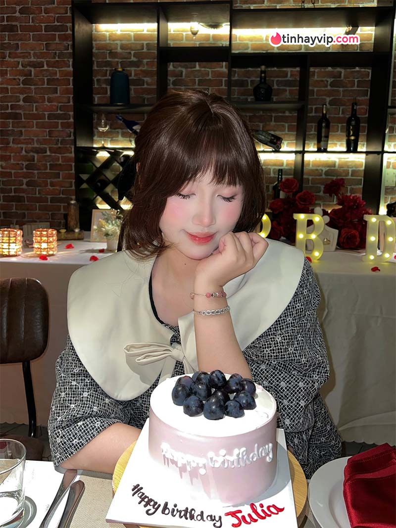 Rời xa nét đẹp táo bạo, Julia Ha khoe nét đẹp thanh tú