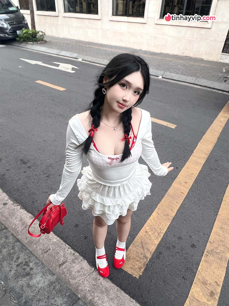 Rời xa nét đẹp táo bạo, Julia Ha khoe nét đẹp thanh tú