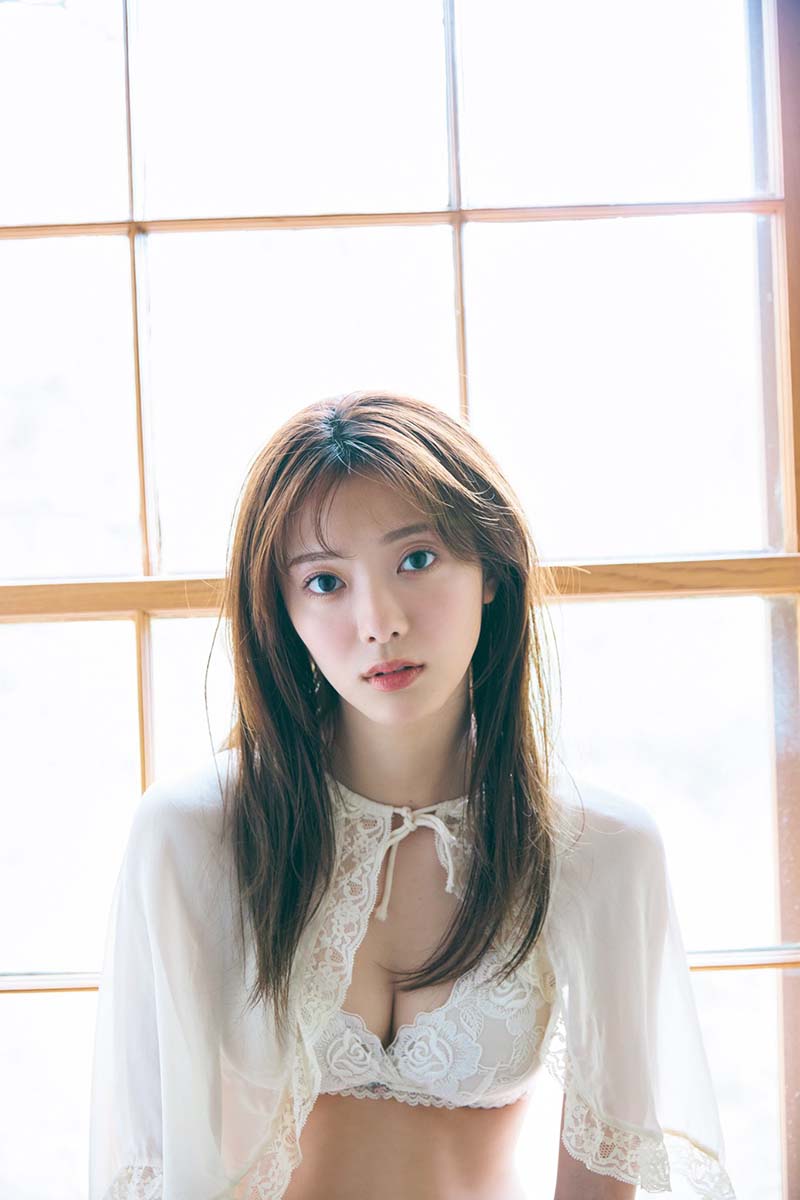 Tamura Hono khoe nhan sắc ngọt ngào trên bìa tạp chí