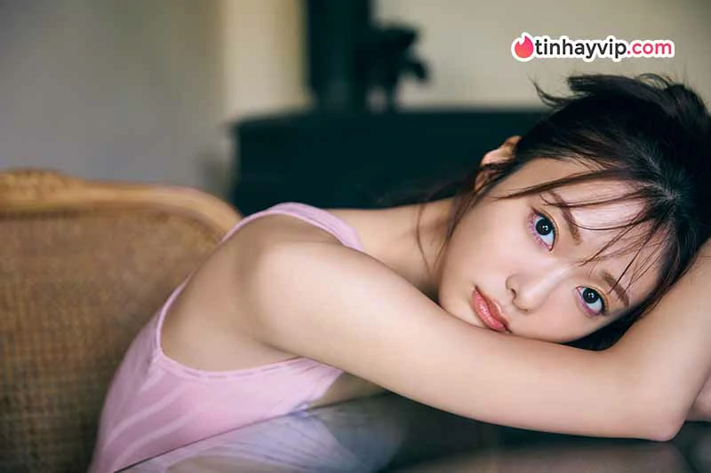 Tamura Hono khoe nhan sắc ngọt ngào trên bìa tạp chí