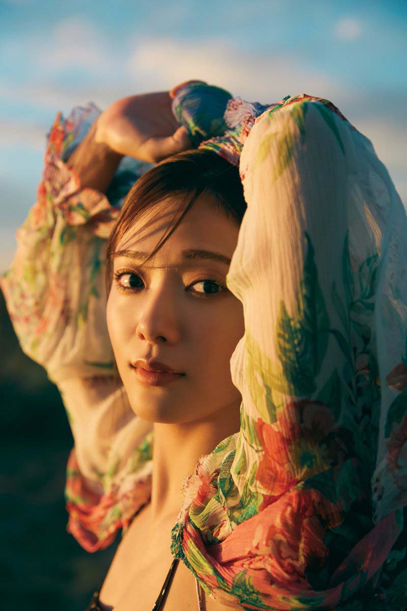 Tamura Hono khoe nhan sắc ngọt ngào trên bìa tạp chí