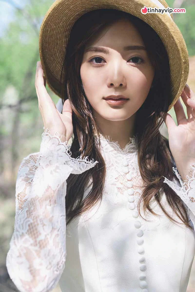 Tamura Hono khoe nhan sắc ngọt ngào trên bìa tạp chí