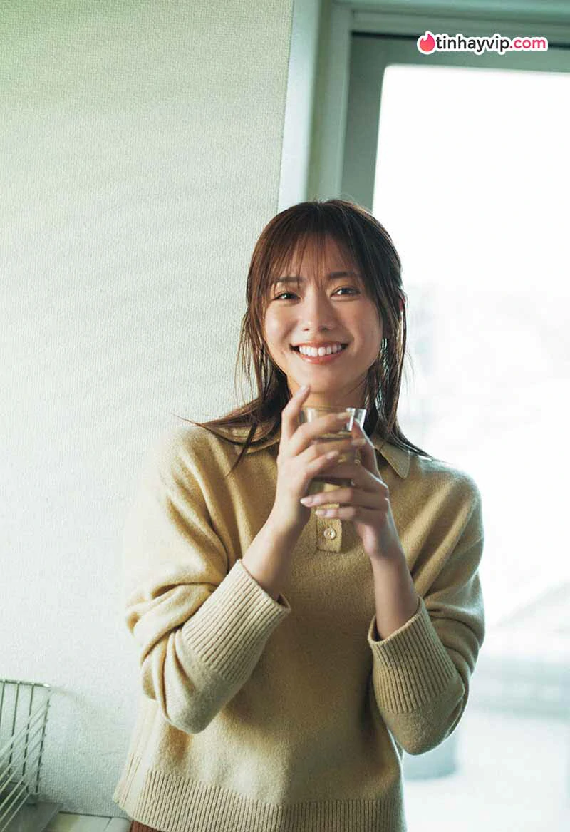 Tamura Hono khoe nhan sắc ngọt ngào trên bìa tạp chí