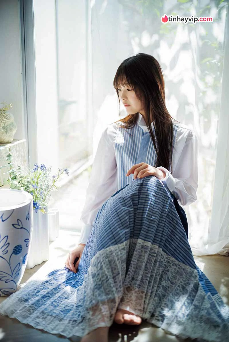 Tamura Hono khoe nhan sắc ngọt ngào trên bìa tạp chí