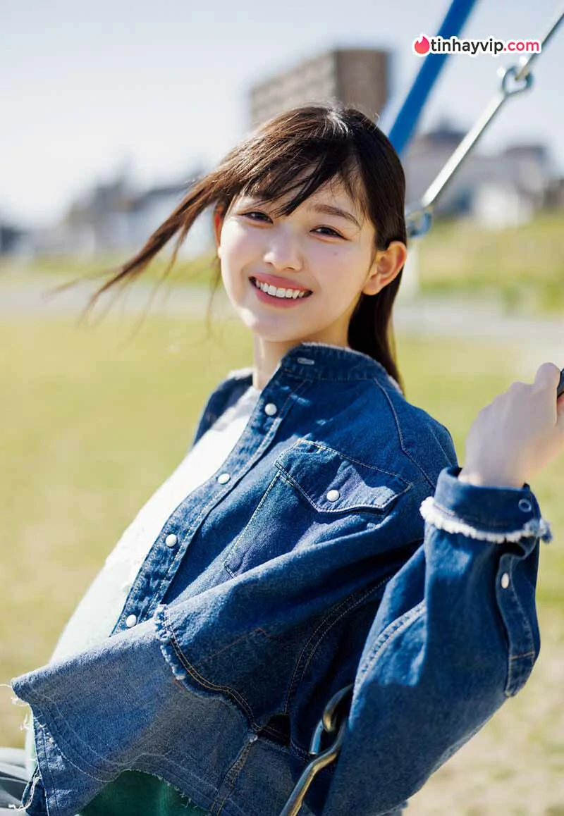 Tamura Hono khoe nhan sắc ngọt ngào trên bìa tạp chí