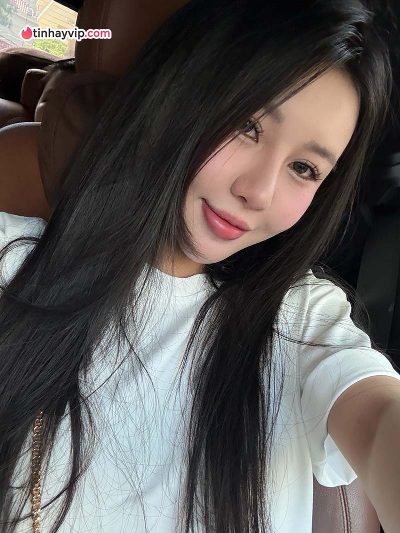 Thanh Hằng khoe nét đẹp thần thái trên lưng ngựa