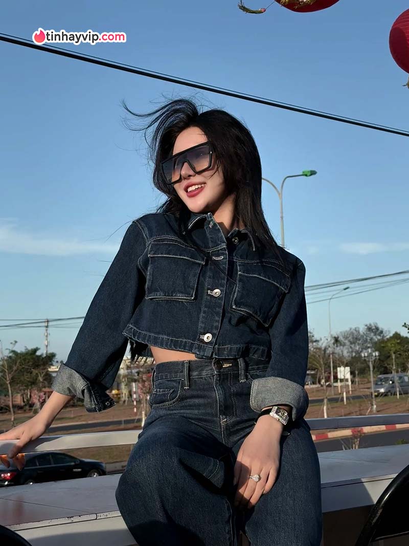 Thanh Hằng khoe nét đẹp thần thái trên lưng ngựa