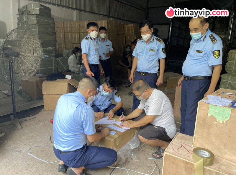 Trung Quốc giấu tiền thật trong cuộn cáp điện, hàng fake loại 1 cũng phải chào thua Trung Quốc giấu tiền thật trong cuộn cáp điện, hàng fake loại 1 cũng phải chào thua