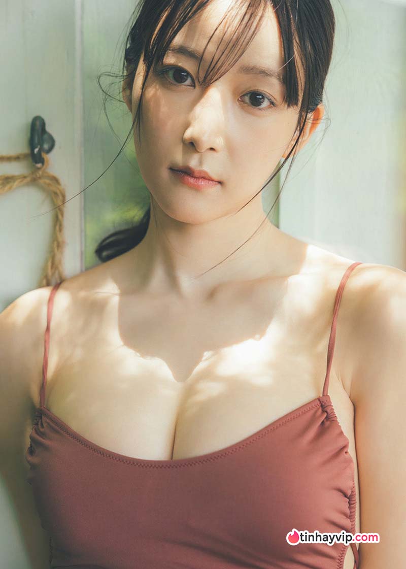 Yamazaki Ami: Cựu MC thời tiết khoe body cực phẩm với bikini