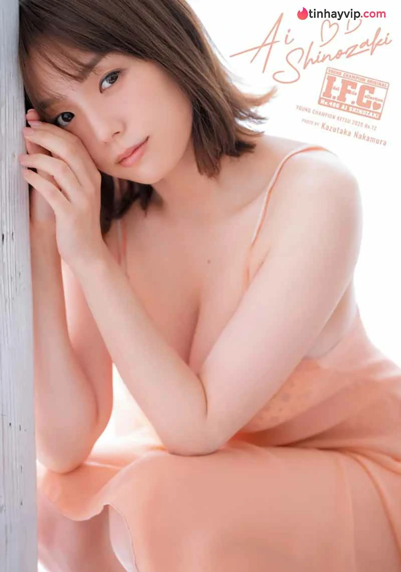 Ai Shinozaki 34 tuổi vẫn cực cháy với bộ ảnh bikini G-cup