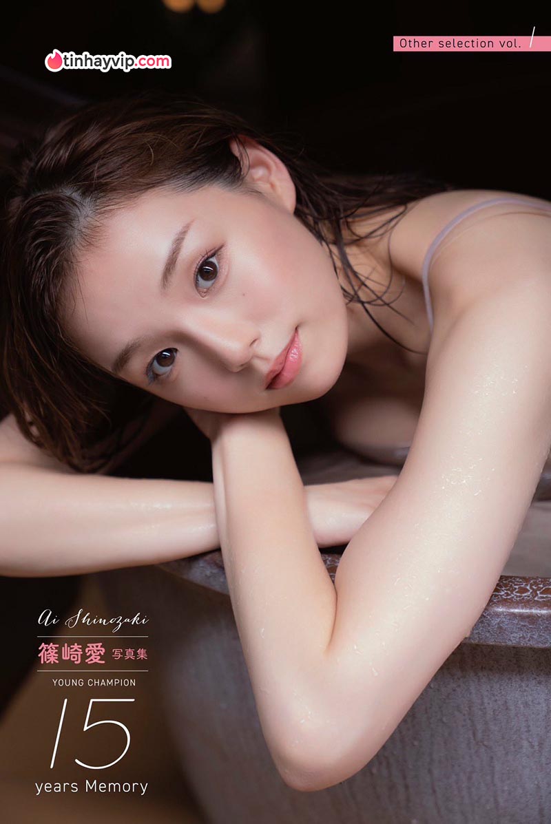 Ai Shinozaki 34 tuổi vẫn cực cháy với bộ ảnh bikini G-cup