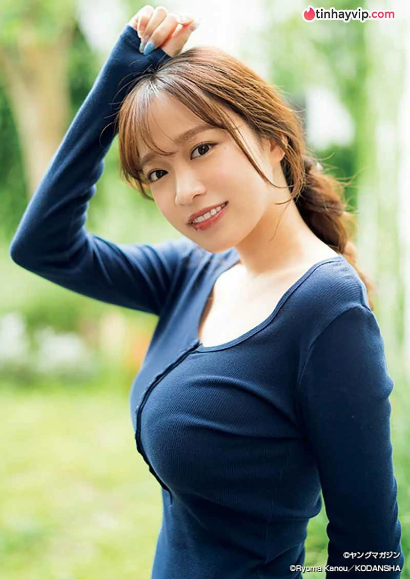 Aoi Haru khoe body "hack game" cực nóng bỏng trên tạp chí