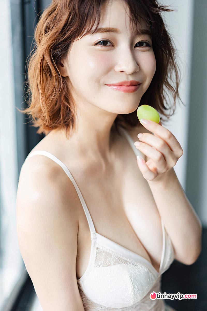 Asuka Kishi gây bão với loạt ảnh nội y bốc lửa tuổi 35