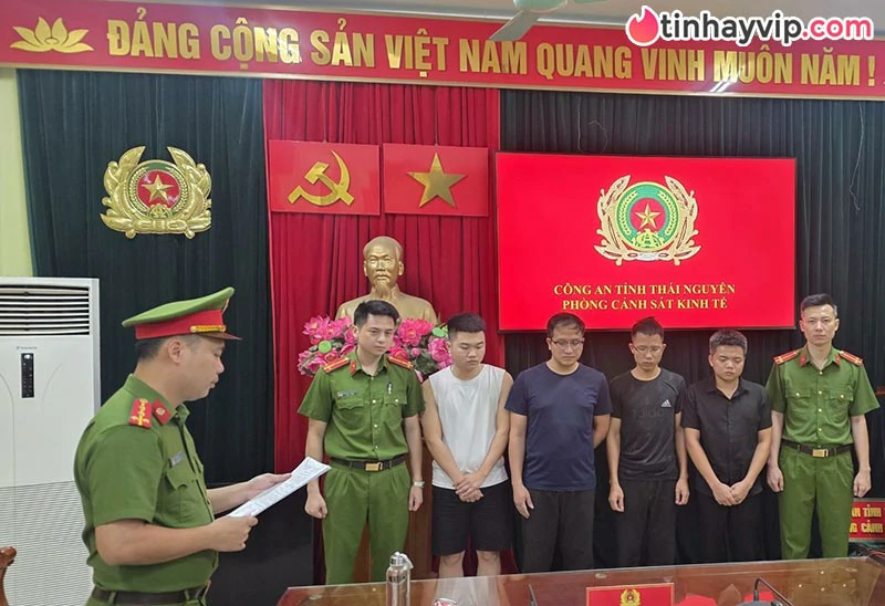 Bắt giữ 4 tài xế taxi Xanh SM sử dụng thủ đoạn gian lận cước tại Thái Nguyên
