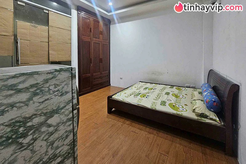 Bé gái 4 tuổi bị bạo hành dẫn đến tử vong, mẹ ruột và cha dượng bị khởi tố