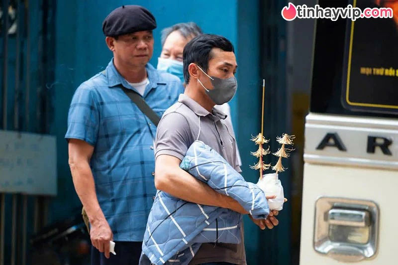Bé gái 4 tuổi bị bạo hành dẫn đến tử vong, mẹ ruột và cha dượng bị khởi tố