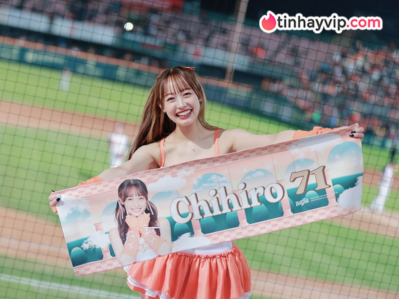 Rũ bỏ hình tượng nàng thơ, Chihiro quyết đốt cháy MXH với bộ bikini khoét sâu quyến rũ