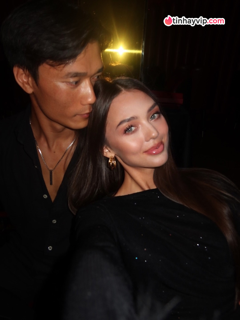 Dianka Zakhidova gây bão với ánh mắt sát khí khi đi xem show nghệ thuật cùng chồng