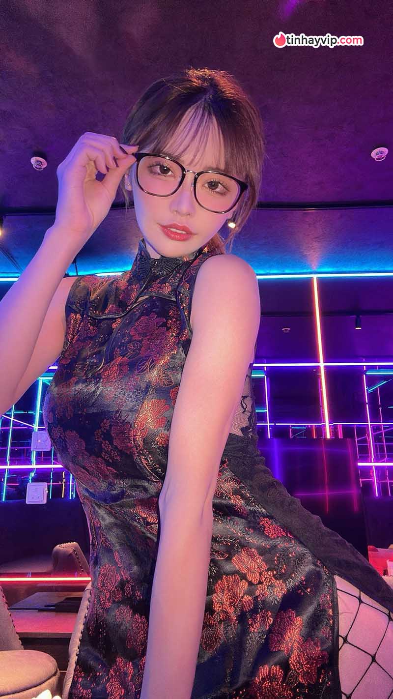 Eimi Fukada tung ảnh cosplay Makima đầy ma mị quyến rũ