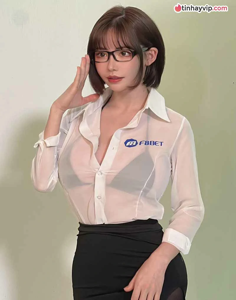 Eimi Fukada tung ảnh cosplay Makima đầy ma mị quyến rũ
