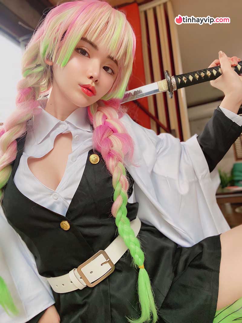 Eimi Fukada tung ảnh cosplay Makima đầy ma mị quyến rũ