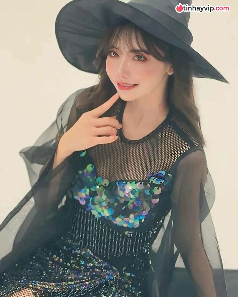 Eimi Fukada tung ảnh cosplay Makima đầy ma mị quyến rũ